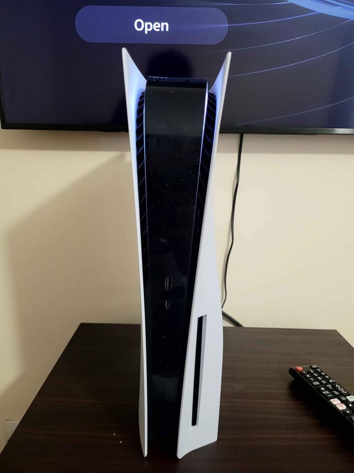 Playstation 5 disc edition plus games