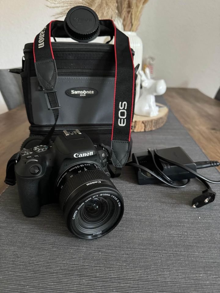 Canon EOS 200D Black + Accessories LIKE NEW